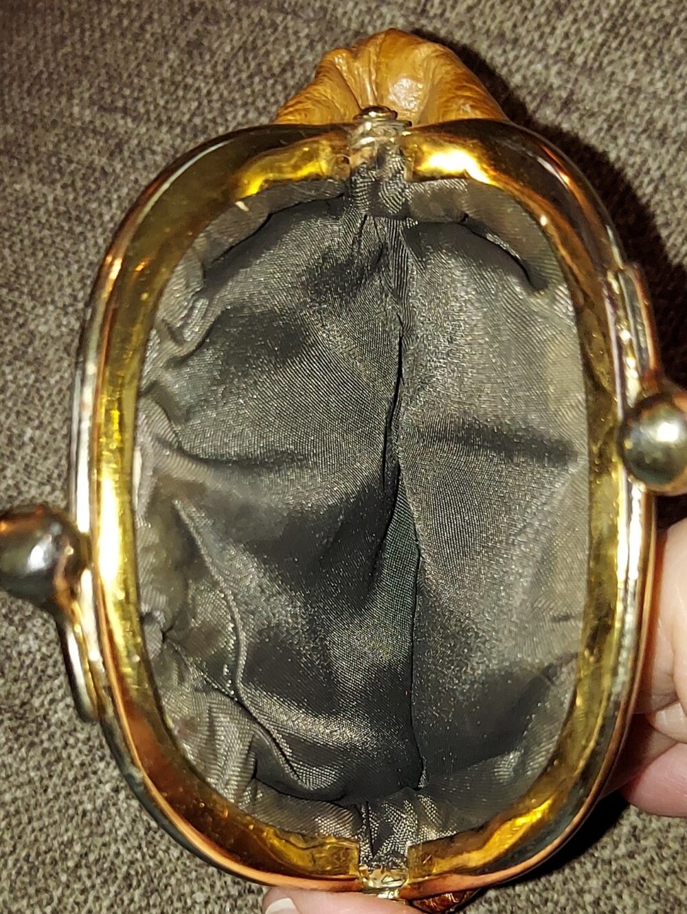 Women's Two-Tone Tan Kiss-Lock Coin Purse - Picture 3 of 3